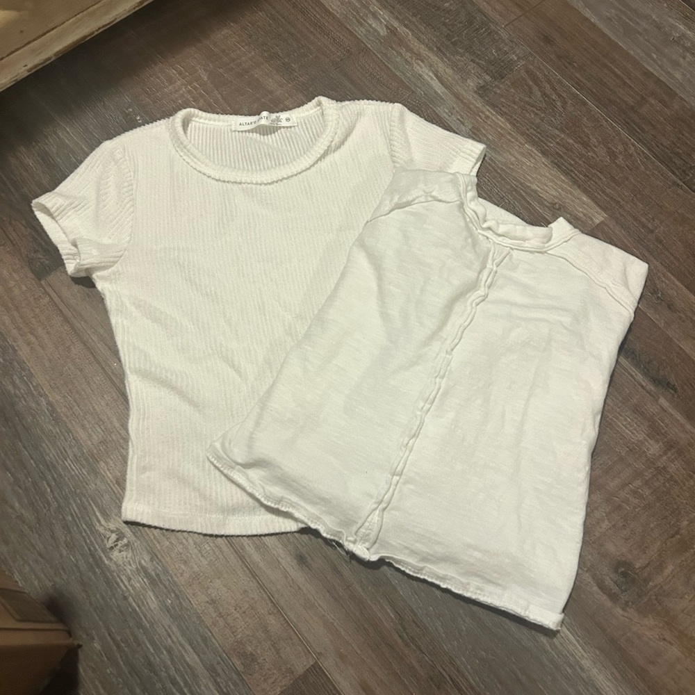 $10 2/$15 2 White alter’d state cropped tee size XS 154